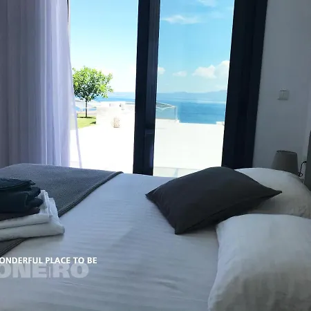 Villa Oneiro Seaview White *